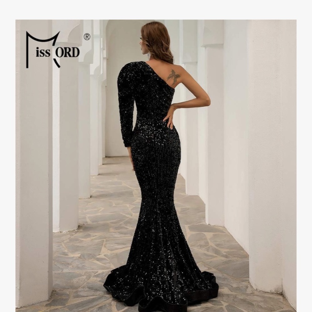Missord Black Sequin One-Shoulder Gown - Picture 3 of 6